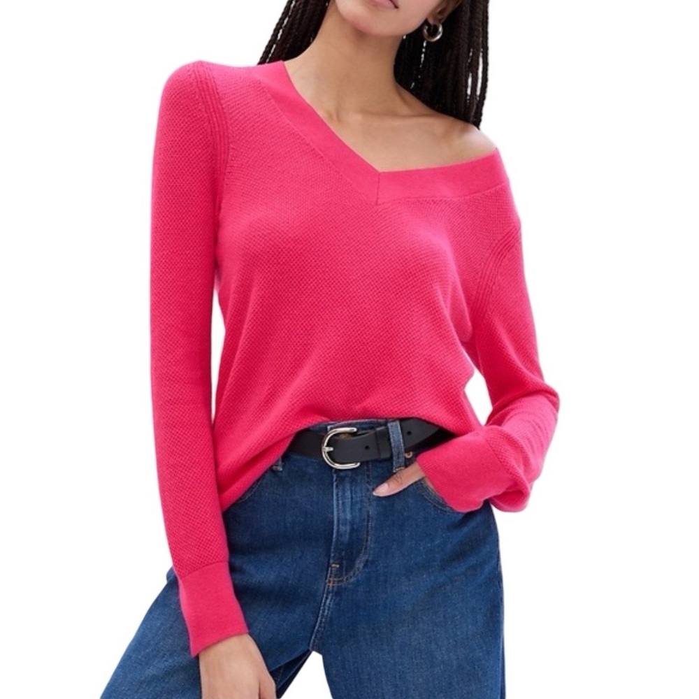 GAP Brooklyn V-Neck Sweater in Bright Claret